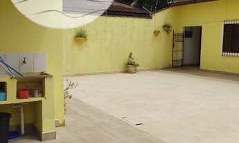 Imagem 6: Sobrado localizado a apenas 70 metros da praia de águas calmas do bairro do Indaiá