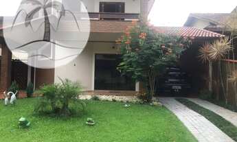 Imagem: Sobrado grande em condomínio fechado no