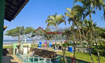 Imagem: Casa em villagio com vista lateral para