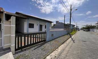 Imagem: 4 dormitórios, 2 banheiro, 3 vagas na garagem