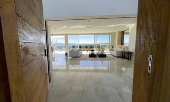 Imagem 6: Casa moderna em Alphaville Santana de Parnaíba-SP: 4 suítes, elevador, vista mata. Agende