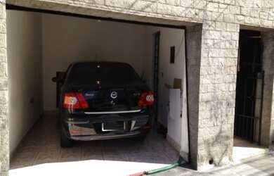 Imagem 2: 4 dormitórios, 1 suítes, 3 banheiro, 1 vaga na garagem, 205M² de Área Total