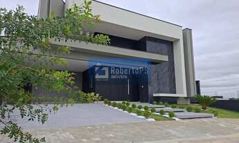 Imagem 2: Casa Térrea de Luxo em Condomínio: 3 Quartos, 3 Suítes, 2 Salas, 2 Vagas de Garagem - Caça