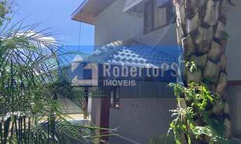 Imagem 3: Sobrado de esquina com varanda e linda vista para Serra da Mantiqueira em condomínio fecha