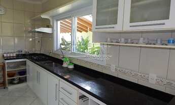 Imagem 4: Agradável sobrado com 5 dormitórios e área gourmet na praia do Itaguá em Ubatuba!