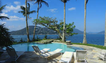 Imagem 5: Linda casa de locação, frente para a costeira, prainha particular; com splits, na Praia Ve