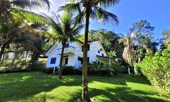 Imagem: Ótimo sobrado em estilo europeu com 3 suítes