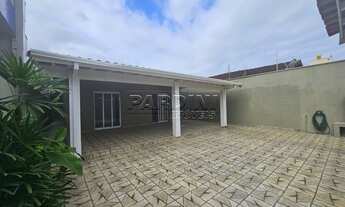 Imagem: Casa térrea com 4 dormitórios na região