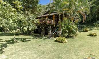 Imagem 2: Ótima casa em estilo rústico, pé na areia, com 3 dormitórios e espaço gourmet, na praia Gr