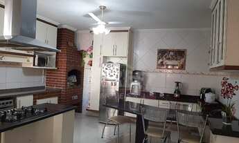 Imagem: Casa com Piscina Próximo ao Bosque Maia