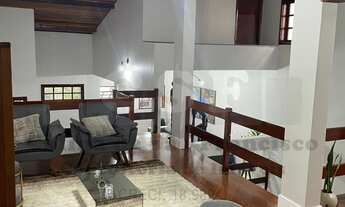 Imagem 4: Imóvel espaçoso à venda com 3 quartos, sendo 1 suíte, e 2 banheiros no total