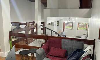 Imagem 2: Imóvel espaçoso à venda com 3 quartos, sendo 1 suíte, e 2 banheiros no total