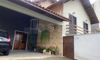 Imagem 3: Casa de Luxo à Venda em Osasco-SP, Jardim Adalgisa: 4 Quartos, 2 Suítes, 2 Salas, 4 Banhei