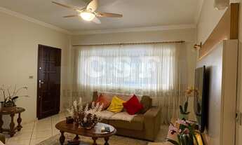 Imagem 2: Casa de 191m2, com 3 quartos, 2 salas, 3 banheiros, 2 vagas de garagem