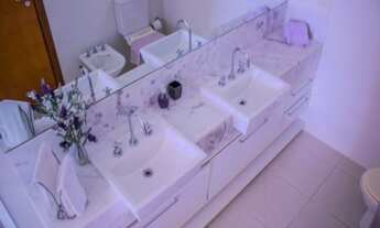 Imagem 6: Vende-se casa com 4 suítes, impecável em condomínio com lazer completo e suporte de praia