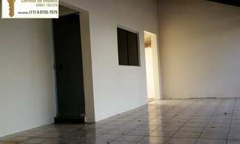 Imagem 2: Casa à venda com 2 dormitórios (sendo 1 suíte), 2 vagas cobertas, quintal amplo, em ótima