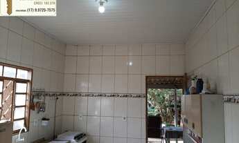 Imagem 4: Casa á venda com 2 dormitórios, 5 vagas e com amplo quintal no bairro Santa Amélia em Votu