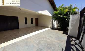 Imagem 2: Casa á venda com 3 dormitórios (sendo 1 suíte) + 3 vagas cobertas em ótima localização no