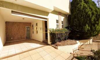 Imagem: Casa ampla com edícula à venda e bem localizada