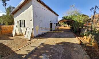 Imagem: Casa á venda em amplo terreno no bairro