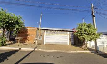 Imagem: Casa á venda com varanda gourmet com churrasqueira