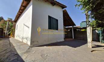 Imagem: Casas a venda uma ao lado da outra na cidade