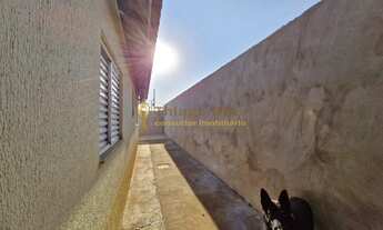 Imagem 3: Casa á venda com 2 dormitórios, ampla garagem coberta e quintal no bairro Pacaembu III na