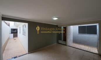 Imagem 3: Casa ampla à venda com 4 dormitórios (sendo 1 suíte com closet), 2 vagas na garagem e vara