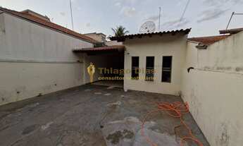 Imagem 3: Casa á venda com 2 dormitórios (sendo 1 suíte) 3 vagas e quintal no bairro Jardim Marin na