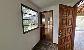 Imagem 4: Casa ampla á venda com 4 dormitórios (sendo 1 suíte com closet), 6 vagas, quintal no bairr