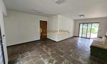 Imagem 7: Casa ampla á venda com 4 dormitórios (sendo 1 suíte com closet), 6 vagas, quintal no bairr