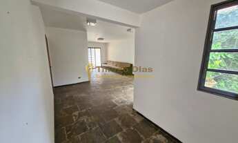 Imagem 5: Casa ampla á venda com 4 dormitórios (sendo 1 suíte com closet), 6 vagas, quintal no bairr