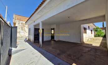 Imagem 2: Casa á venda com 2 dormitórios (sendo 1 suíte) e amplo quintal no bairro Parque Flamingo n