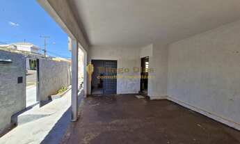 Imagem 3: Casa á venda com 2 dormitórios (sendo 1 suíte) e amplo quintal no bairro Parque Flamingo n