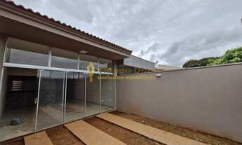 Imagem 2: Casa moderna á venda com 2 vagas, 2 dormitórios (sendo 1 suíte) no bairro Orlando Mastroco