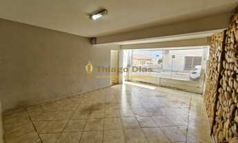 Imagem 2: Casa á venda com 3 dormitórios (sendo 1 suíte), varanda com churrasqueira, 2 vagas no bair