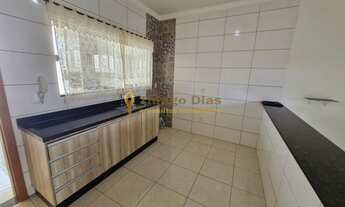 Imagem 6: Casa á venda com 3 dormitórios (sendo 1 suíte), 2 vagas cobertas e varanda com churrasquei