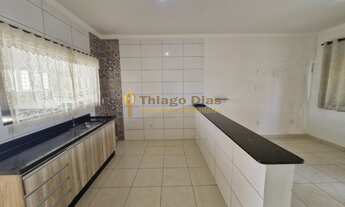 Imagem 7: Casa á venda com 3 dormitórios (sendo 1 suíte), 2 vagas cobertas e varanda com churrasquei