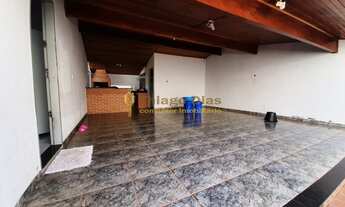 Imagem 4: Casa com 3 dormitórios, ampla varanda com churrasqueira para locação em ótima localização