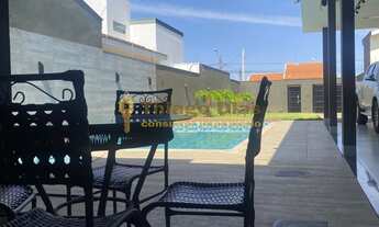 Imagem 5: Sobrado á venda com 2 suítes, piscina ampla área gourmet com churrasqueira em nobre bairro