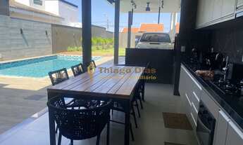 Imagem 2: Sobrado á venda com 2 suítes, piscina ampla área gourmet com churrasqueira em nobre bairro