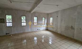 Imagem 6: Casa á venda tipo assobradada com 3 dormitórios (sendo 2 suítes), salas, quintal no bairro