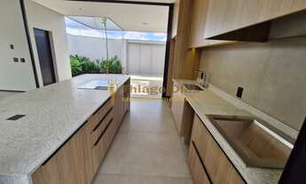 Imagem 7: Casa nova e moderna com 3 suítes, piscina, 2 vagas e cozinha gourmet á venda no bairro Top