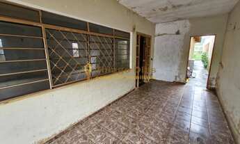 Imagem 5: Casa á venda tipo assobradada com 3 dormitórios (sendo 2 suítes), salas, quintal no bairro