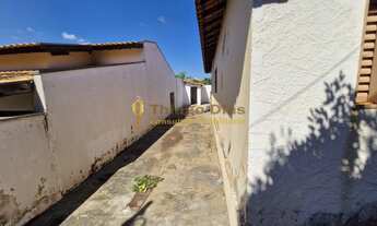 Imagem 5: Casa á venda com 3 dormitórios, varanda ampla com churrasqueira, quintal em ótima localiza