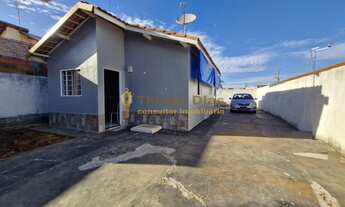 Imagem: Casa á venda com 2 dormitórios, quintal