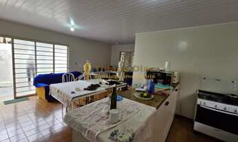 Imagem 6: Casa á venda com 3 dormitórios, amplo quintal na região central da cidade de Votuporanga/S