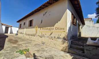 Imagem 4: Casa á venda com 3 dormitórios, varanda ampla com churrasqueira, quintal em ótima localiza
