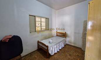 Imagem 7: Casa á venda de esquina com 2 dormitórios, amplo quintal no bairro Chácara Aviação na cida