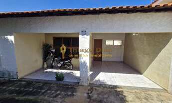 Imagem 3: Casa á venda com 3 dormitórios, varanda ampla com churrasqueira, quintal em ótima localiza